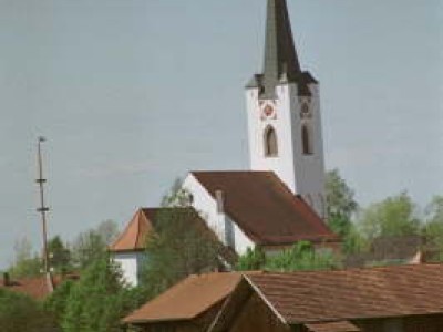 Die Pfarrkirche St. Johannes der Täufer von Binabiburg	
